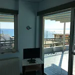 דירה Tg Beach Studio With Sea View Terrace קלמאטה